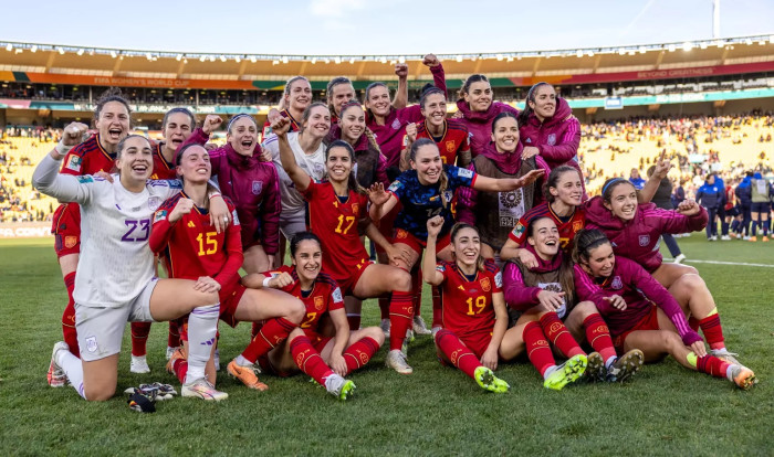 Kadınlar futbolda renkli görüntüler