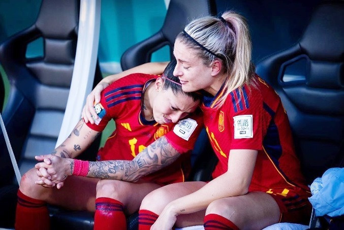 Kadınlar futbolda renkli görüntüler