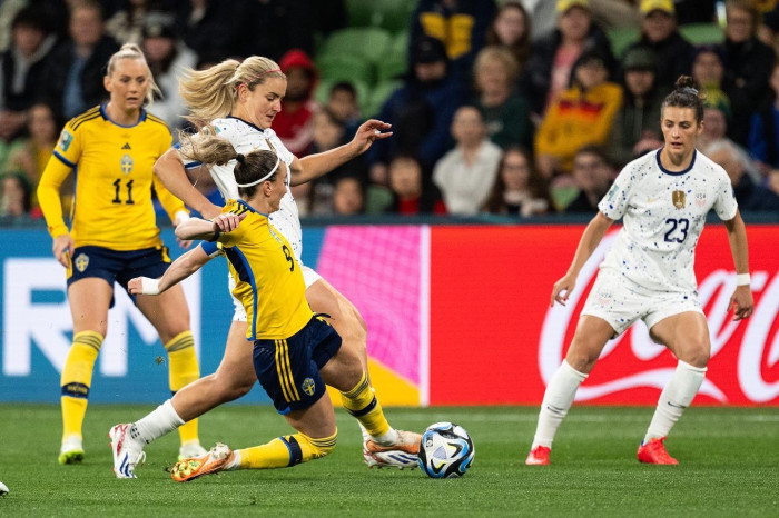 Kadınlar futbolda renkli görüntüler