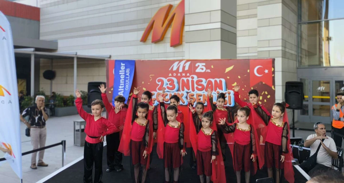   23 Nisan Şenliğinde çocuklar M1 Adana AVM'de buluştu