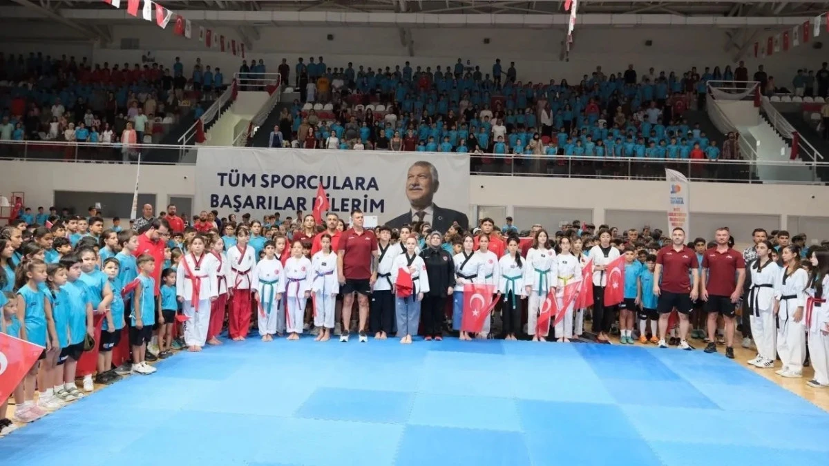 Adana B&uuml;y&uuml;kşehir Belediyesi Yaz Spor Okulları Coşkusu S&uuml;r&uuml;yor