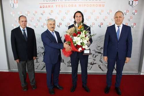 Adana Vali Koşusu’nda zafer Kuzgun Bey’in oldu