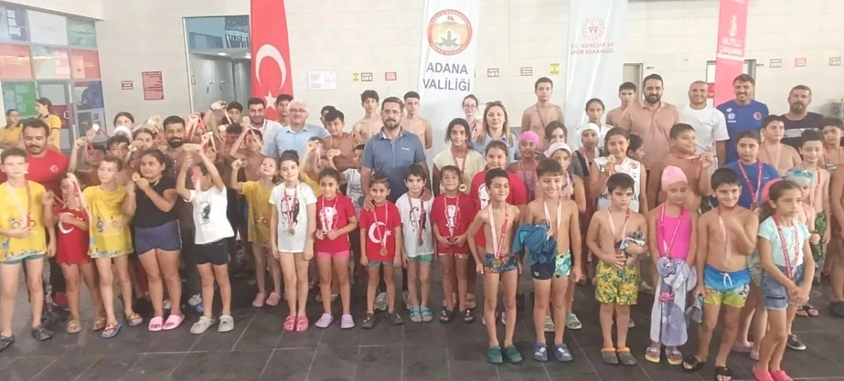 Adana’da GSB Yaz Spor Okulları dönem sonu yüzme yarışları tamamlandı