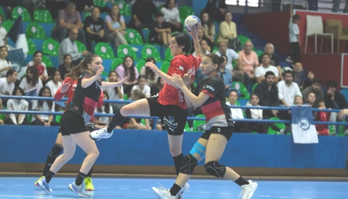 Adasokağı seride 2-1 geriye düştü:23-29