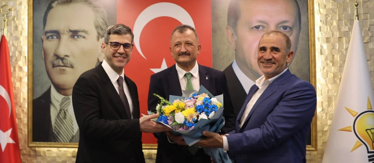 AK Parti Seyhan İl&ccedil;e Başkanlığı'nda Bayrak Değişimi