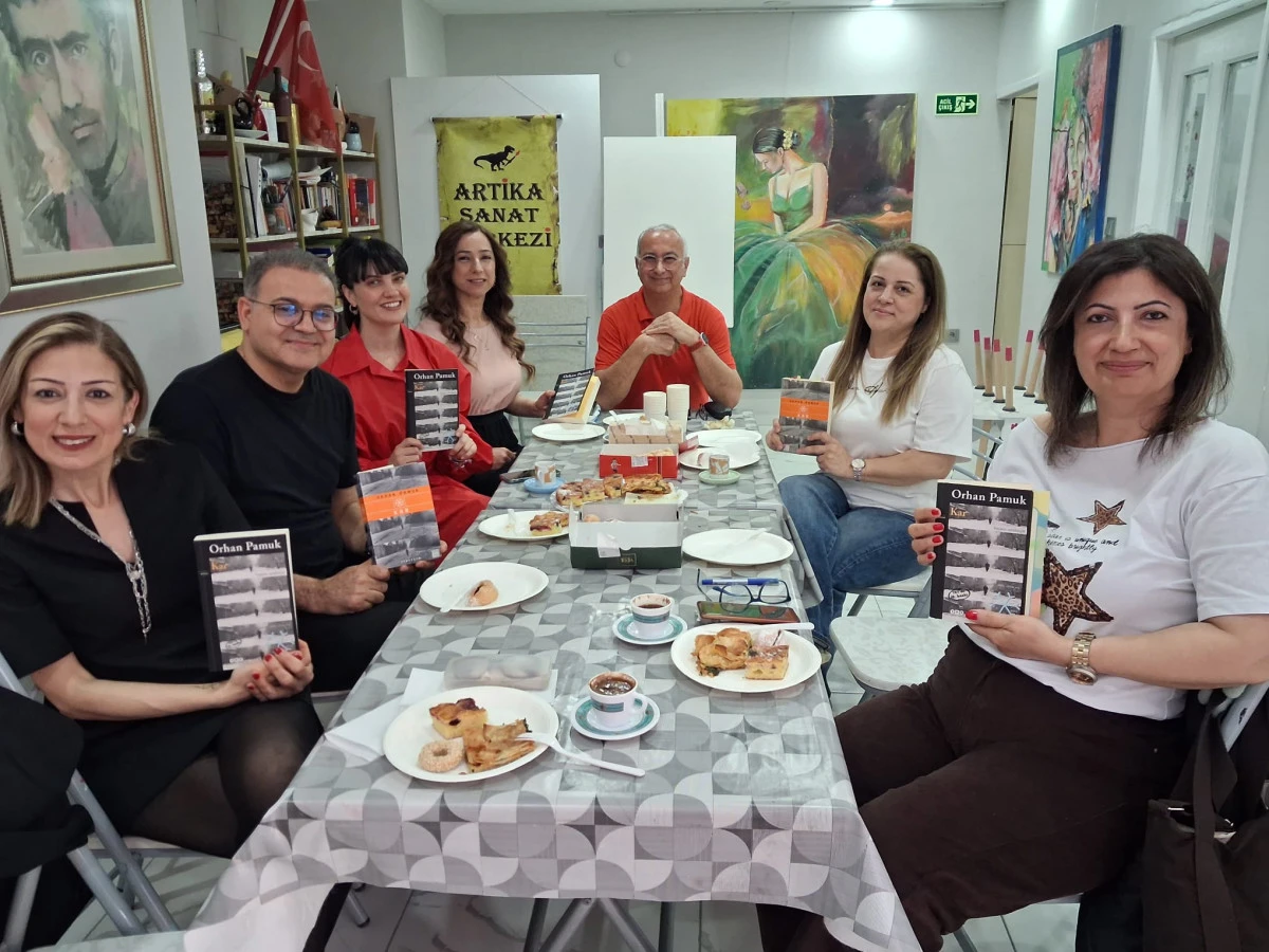 Artika Kitap Kul&uuml;b&uuml;&rsquo;nde edebiyatın nabzı y&uuml;kseldi