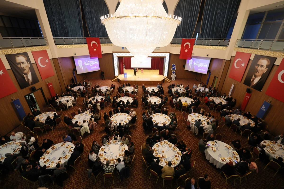  Başkan Ali Demir&ccedil;alı&rsquo;dan personeline iftar yemeği