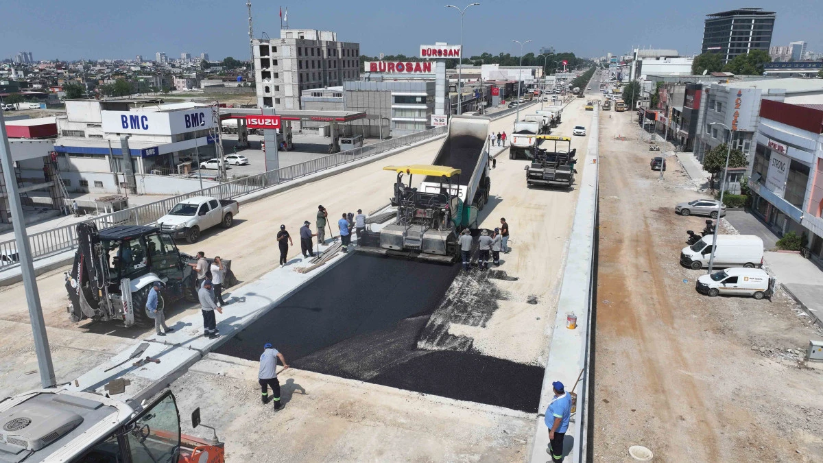 B&uuml;y&uuml;kşehir &ccedil;alışıyor, Adana&rsquo;nın sorunları azılıyor