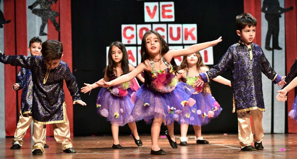 Çukurova'nın minikleri 23 Nisan'ı coşkuyla kutladı