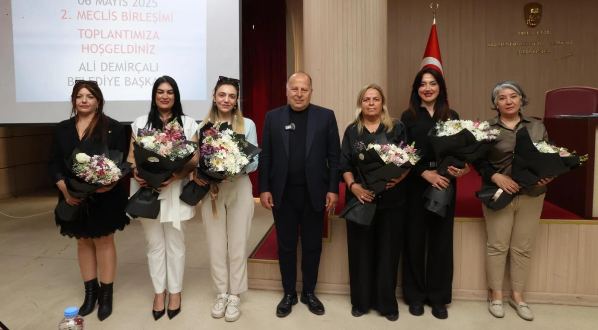 Demirçalı, kadın meclis  meclis üyelerinin Anneler Günü’nü kutladı