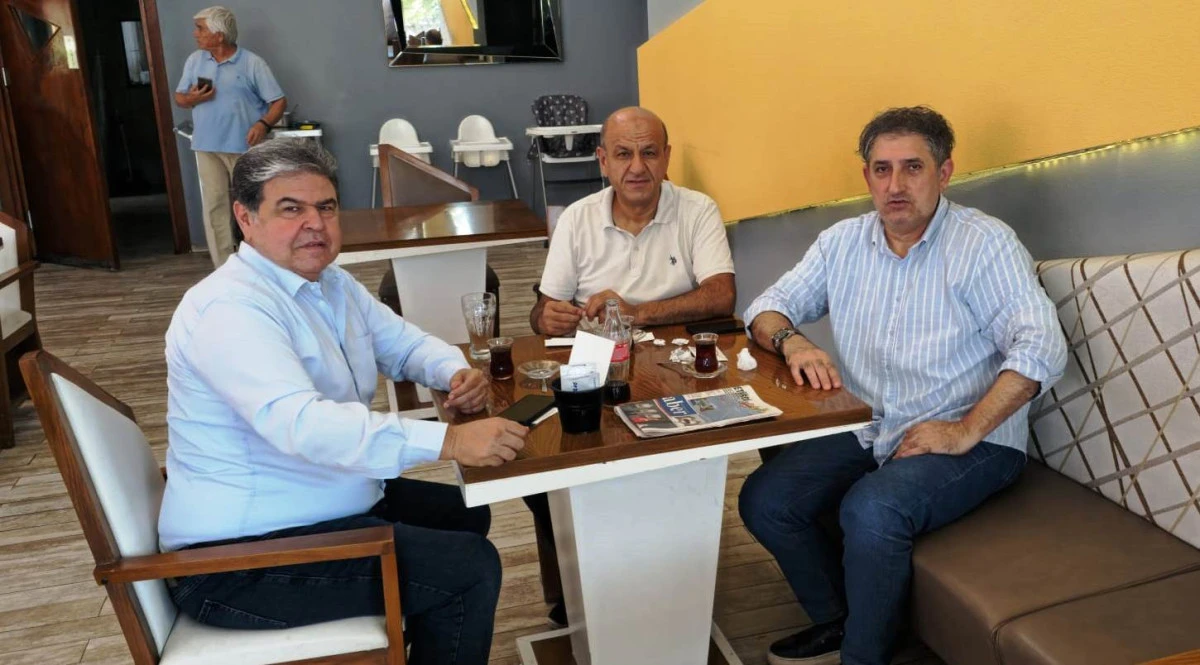 Eski Dostlar &Uuml;nl&uuml; Mekanda Bir Araya Geldi