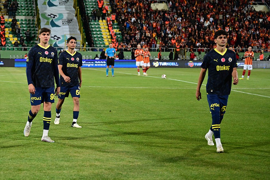 Fenerbahçeli oyuncular çekildi; Süper Kupa maçı tatil edildi