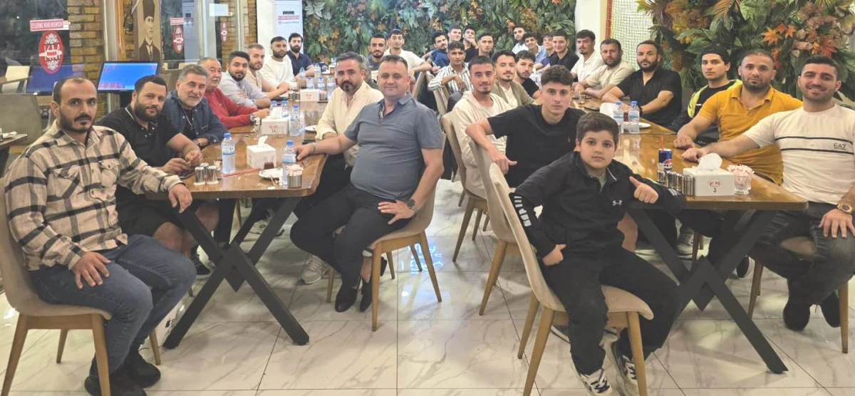 İş Adamı Hasan Koç’tan Yüreğir Demirspor’a Moral Yemeği