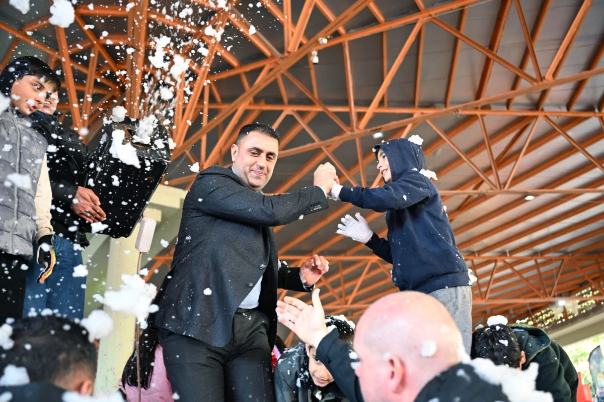 Kozay, &ccedil;ocuklar i&ccedil;in Toroslardan kar getirtti