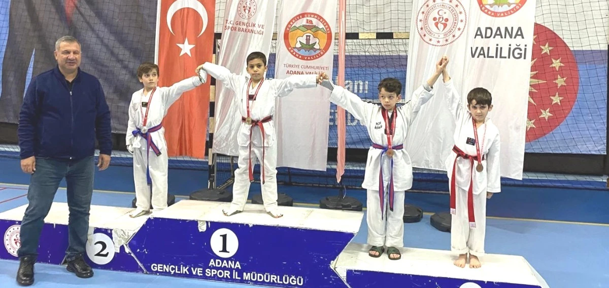 Kaan Akg&ouml;z K&uuml;&ccedil;&uuml;kler Taekwondoda Şampiyon