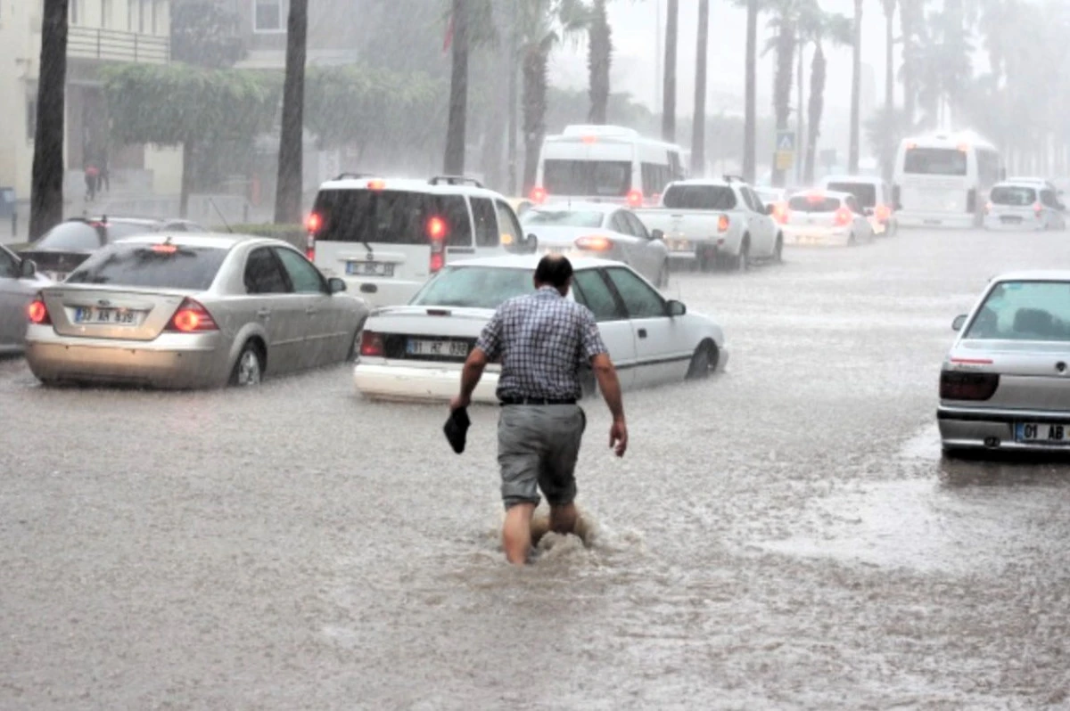 &Ouml;zdemir&rsquo;den &ccedil;ok sert tepki; 'şov yapmayın işinizi yapın'