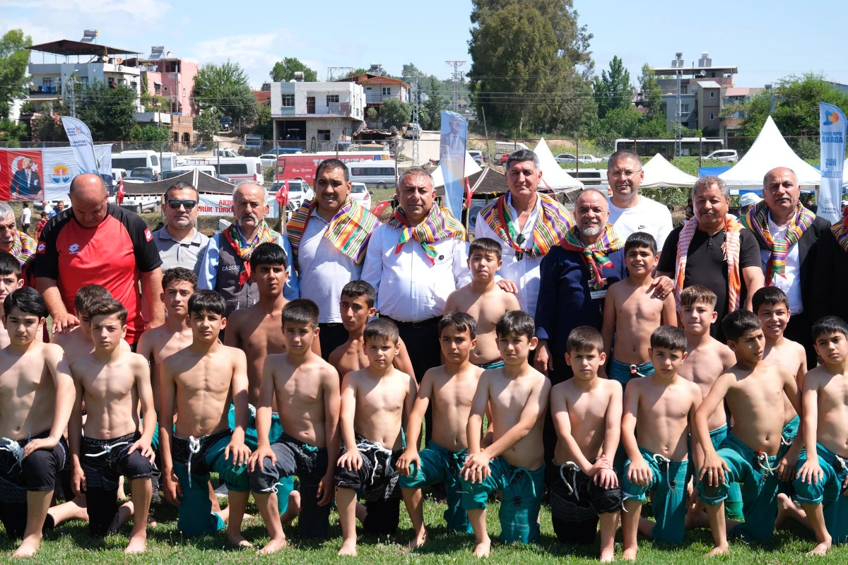 Salbaş Karakucak G&uuml;reşleri renkli ve heyecanlı g&ouml;r&uuml;nt&uuml;lere sahne oldu