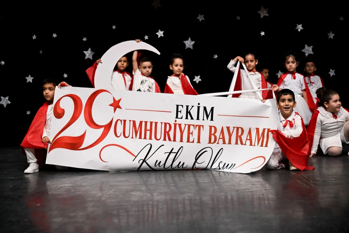 Seyhan Belediyesi&rsquo;nde miniklerle Cumhuriyet coşkusu