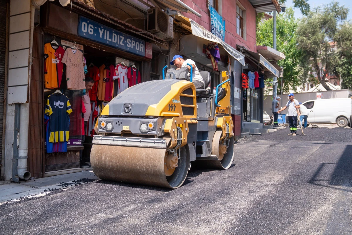 Seyhan&rsquo;da Asfalt Seferberliği S&uuml;r&uuml;yor