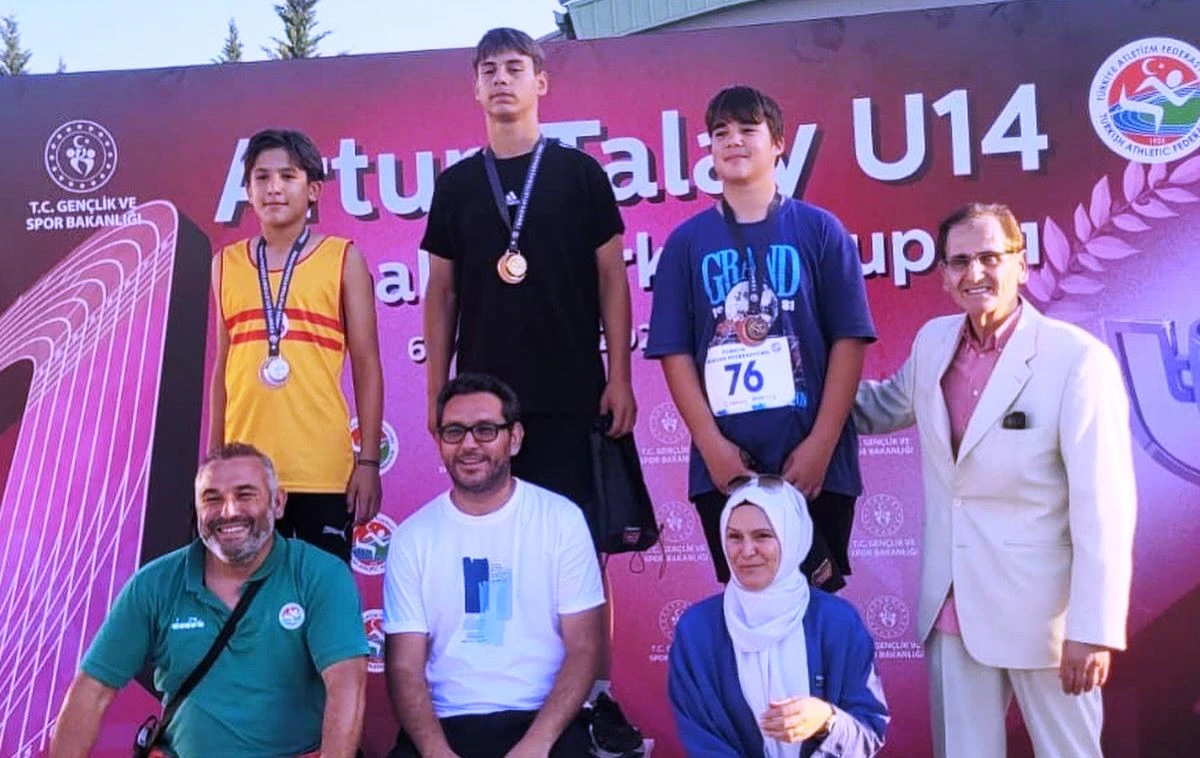 Spor İl Müdürü Loğoğlu’ndan madalya alan sporculara tebrik