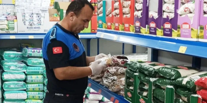 Yumurtalık Belediyesi’nden Zincir Marketlerde Fahiş Fiyat ve Etiket Denetimi