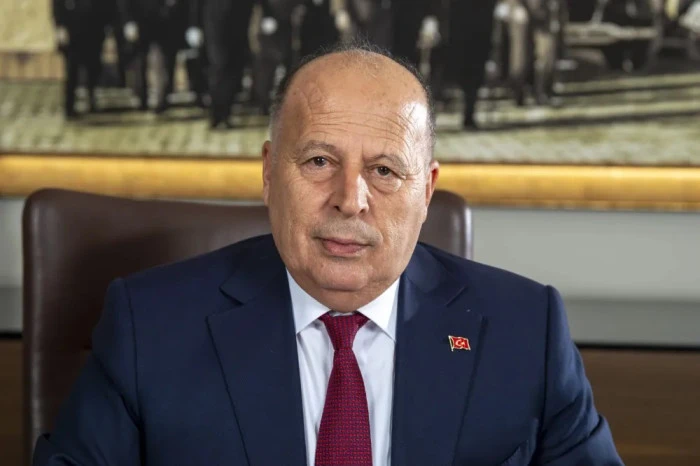 Y&uuml;reğir Belediye Başkanı Ali Demir&ccedil;alı g&ouml;revden uzaklaştırıldı