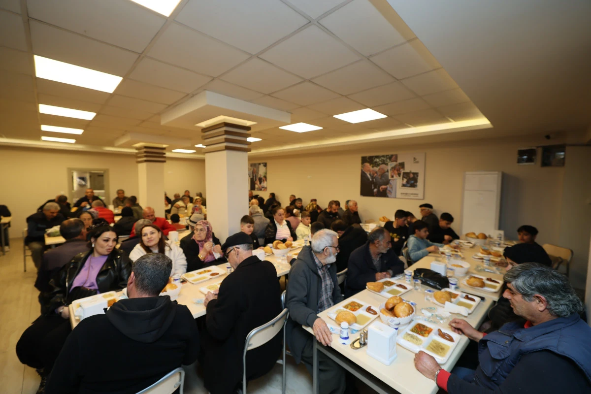 Y&uuml;reğir Belediyesi&rsquo;nden dayanışma sofrası