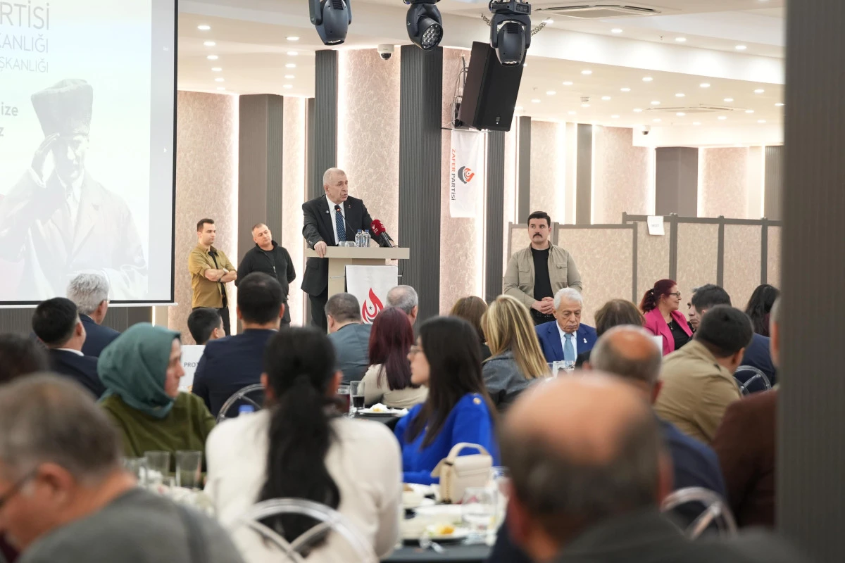 Zafer Partisi Genel Başkanı &Ouml;zdağ Adana'da partisinin iftar programına katıldı